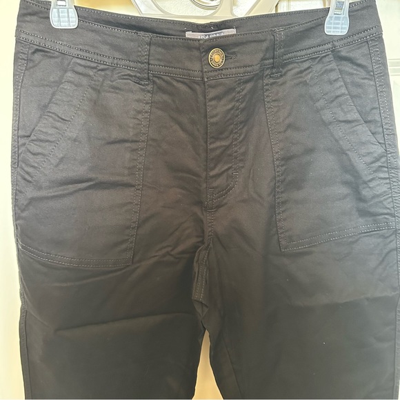 Women’s Size 6 Lisa Rinna Cropped Pants with Side Zipper - Picture 13 of 15